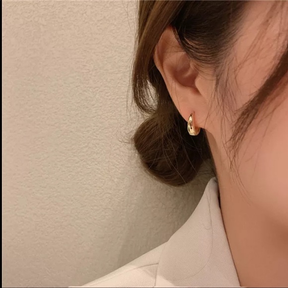 New Unisex Geometric Hoop Earrings - Picture 5 of 6